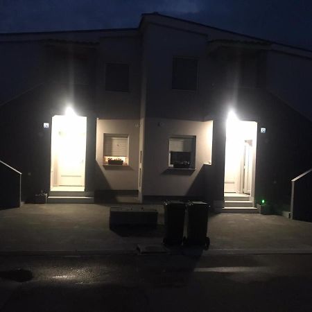 Apartman Petra 1 Vir Exterior foto